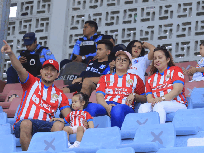 Ambientazo en La Ceiba previo a la final Olimpia-Motagua