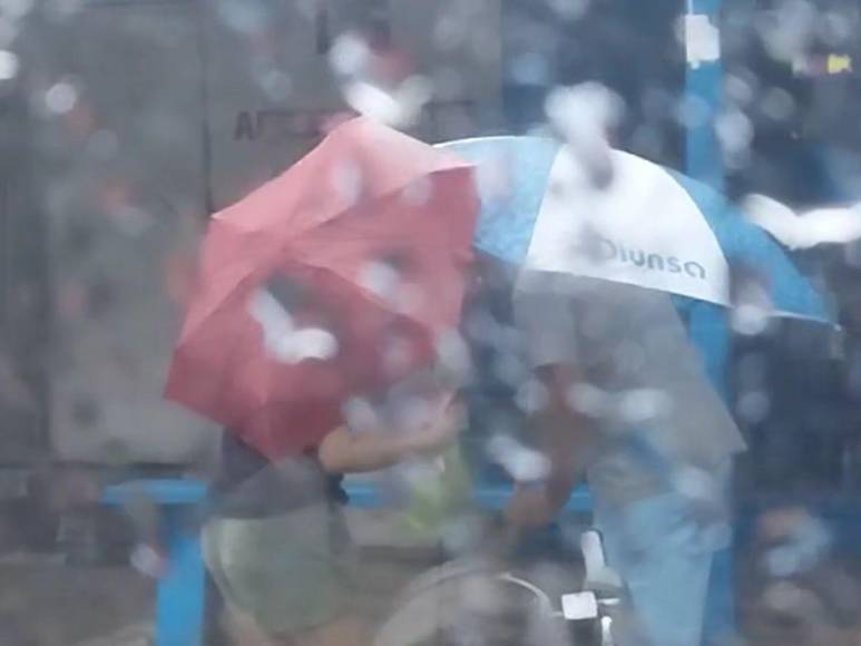 Intensas lluvias azotan la capital por efectos de tormenta tropical Alberto