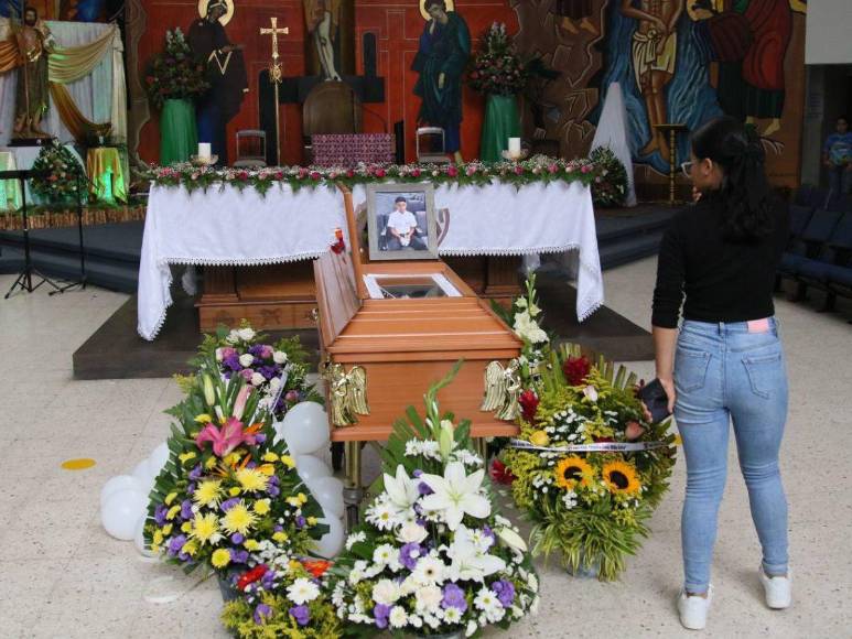 Doloroso adiós: así fue el velorio de Richard Ávila, estudiante del Milla Selva asesinado