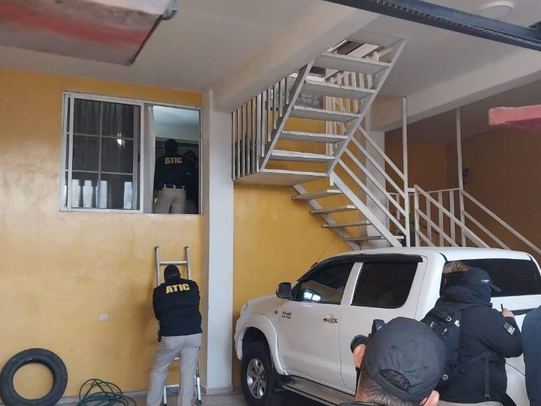 Propiedades, carros y cuentas bancarias: los bienes asegurados al excomisionado Héctor Mejía