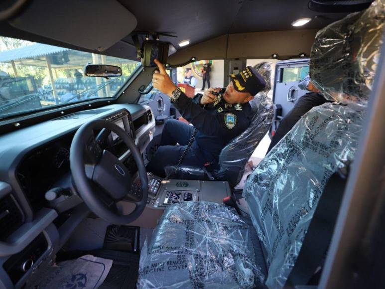 Con millonario pago a empresas intermediarias: así fue la compra directa de las 10 Black Mamba