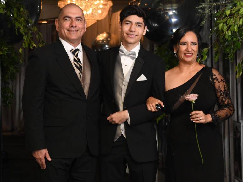 Sobriedad y tradición en la Prom Night de Antares y Aldebarán