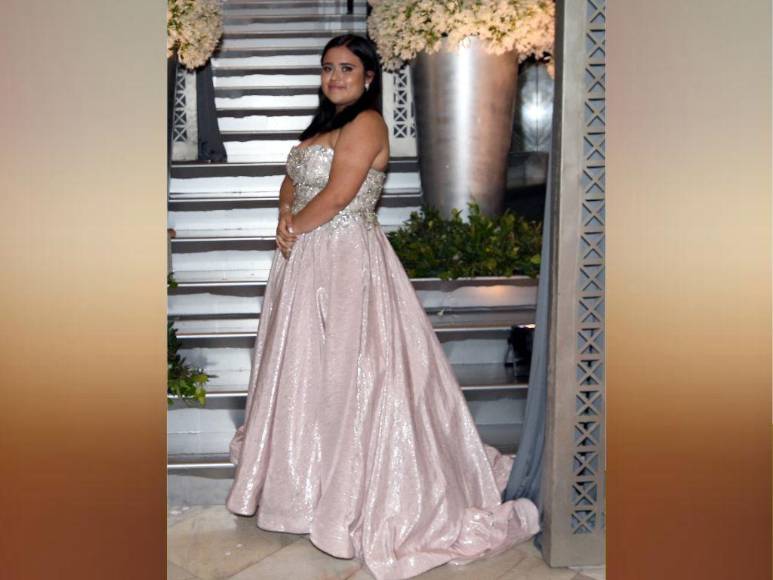 Cortes clásicos y colores pasteles predominaron en la prom night 2022 de La Estancia