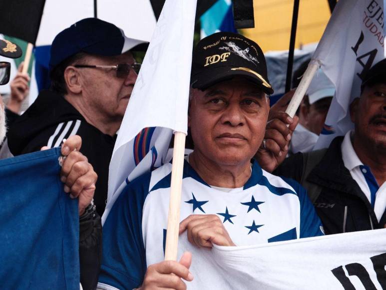 Bajo la lluvia, “Ejército Ciudadano de Paz” marcha contra el Foro de Sao Paulo