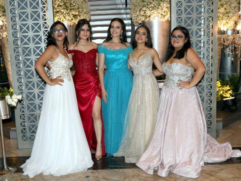 Una celebración de ensueño vivieron los Seniors 2022 de La Estancia School (FOTOS)