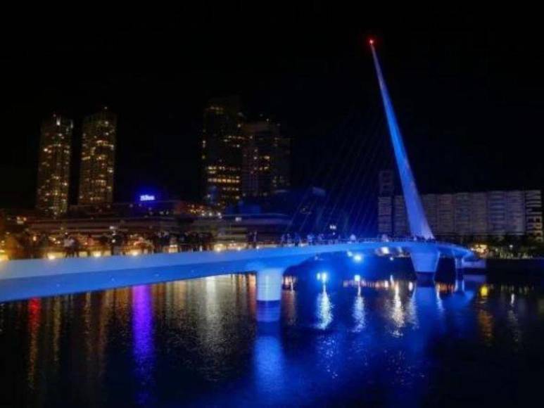 Monumentos famosos de varias ciudades del mundo se iluminan en apoyo a Israel