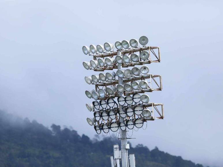 Inician los preparativos del Estadio Nacional para Honduras -México