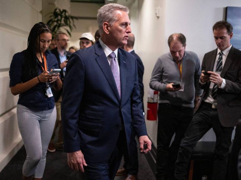 Primer presidente destituido y última víctima de Trump: Mccarthy y su abrupta salida de la Cámara de Representantes de EEUU