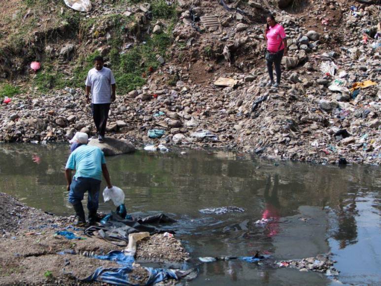 Dolor y drama tras hallazgo de cuerpo de hombre flotando en río Choluteca de la capital
