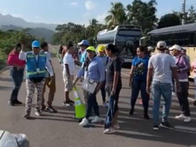 Entre denuncias de sabotaje y camisas blancas: masiva protesta del Bloque de Oposición Ciudadana