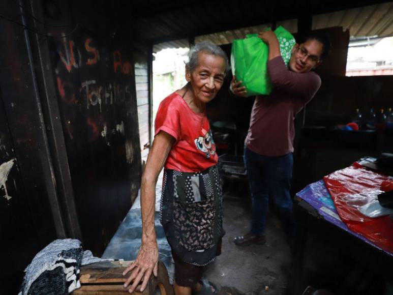 Esperanza, solidaridad y altruismo en entrega de víveres a Paula Viera