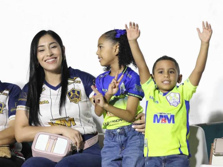 Bellas damas engalanaron el Olancho FC vs Olimpia: Esposa de futbolista causó furor Bellas damas engalanaron el Olancho FC vs Olimpia: Esposa de futbolista causó furor
