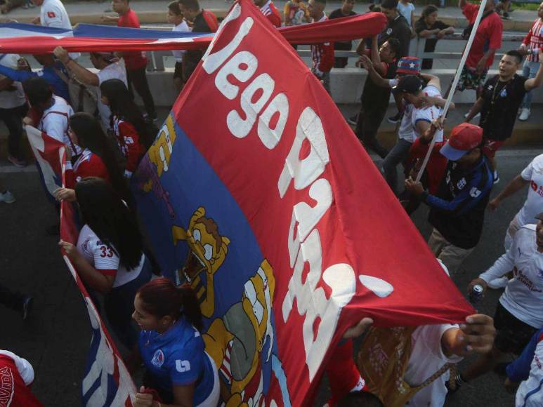 ¡Llegó el bicampeón! La impresionante entrada de la Ultra Fiel para el debut de Olimpia ante Real España