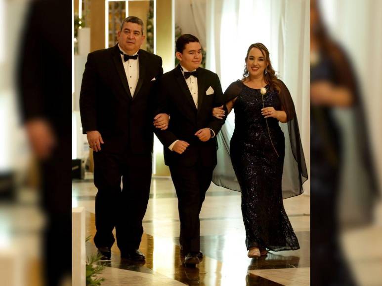 Sobriedad y elegancia en la Prom Night 2024 de Dowal School