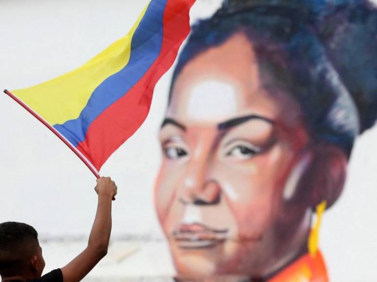 Colombianos celebran el triunfo de Gustavo Petro, presidente de Colombia (Fotos)