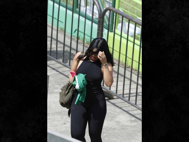 Bellas aficionadas verdolagas presentes en el clásico entre Marathón y Real España