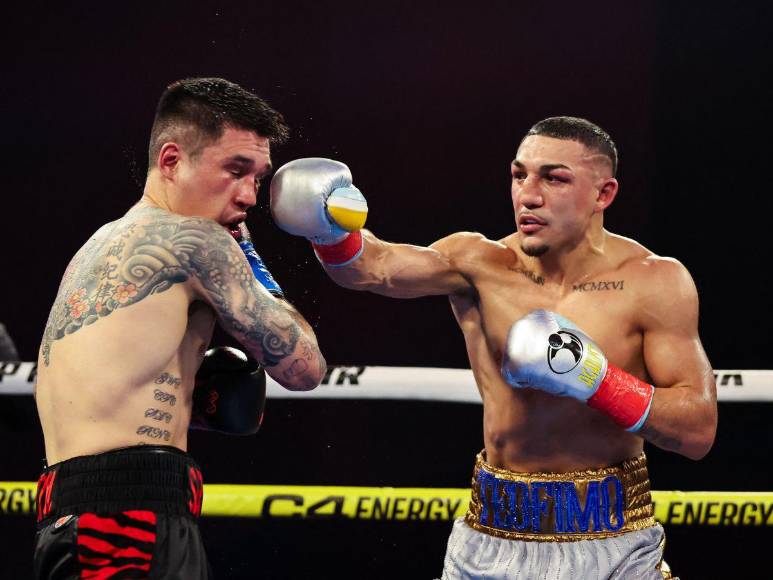 Los mejores momentos de la pelea de Teófimo López contra Steve Claggett