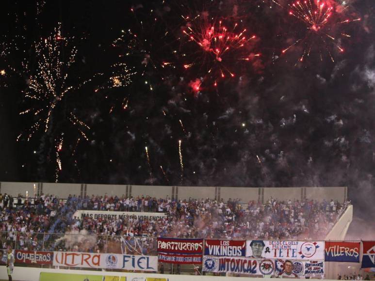 ¡Con juego de luces! Así celebró la Ultra Fiel el triunfo del Olimpia