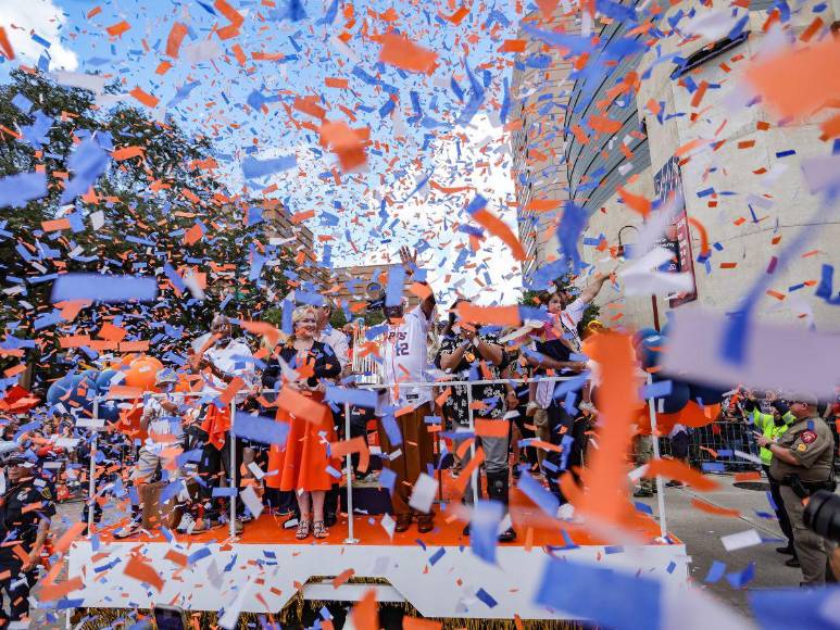 ¡Euforia total! Los Astros de Mauricio Dubón celebraron el título en la Serie Mundial con su afición en Houston