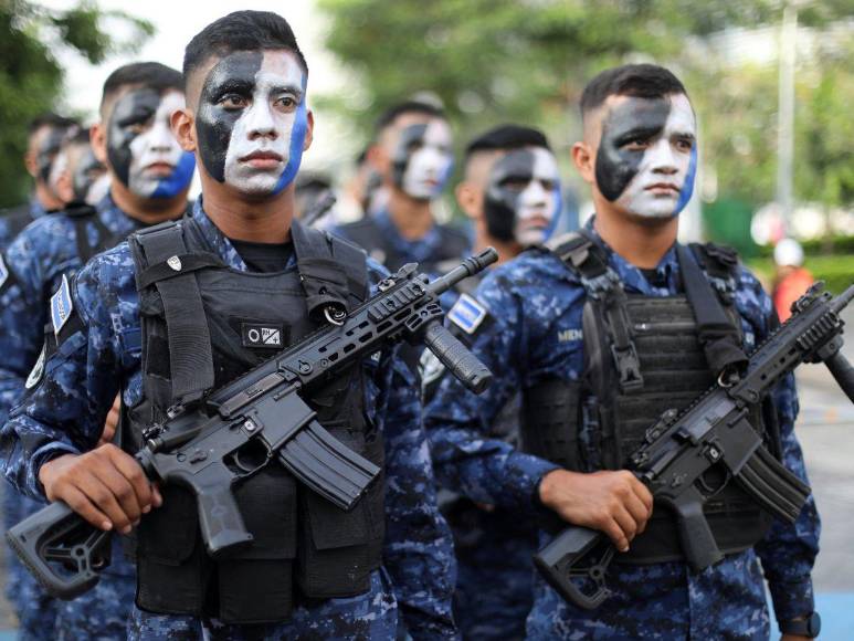 Desde el beso hasta disfraces: curiosidades que dejó la toma de posesión de Bukele