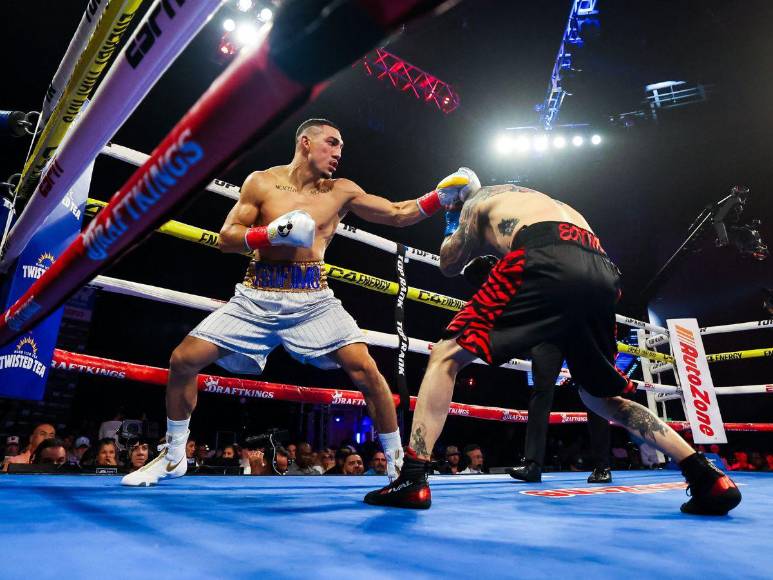 Los mejores momentos de la pelea de Teófimo López contra Steve Claggett