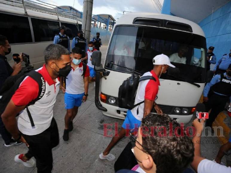 Con ansias de ganar: Así fue la llegada de Olimpia y Motagua al Chelato Uclés (Fotos)