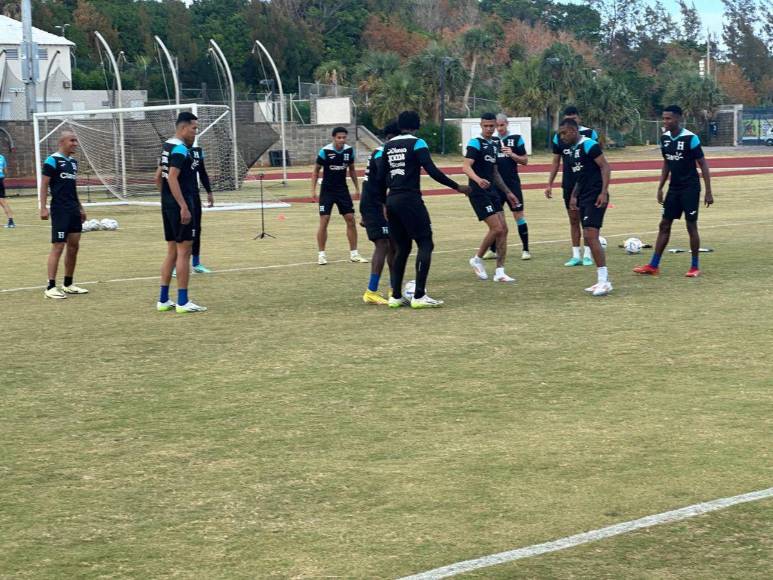 ¿Cómo luce la cancha? Así fue el entrenamiento de Honduras en Bermudas