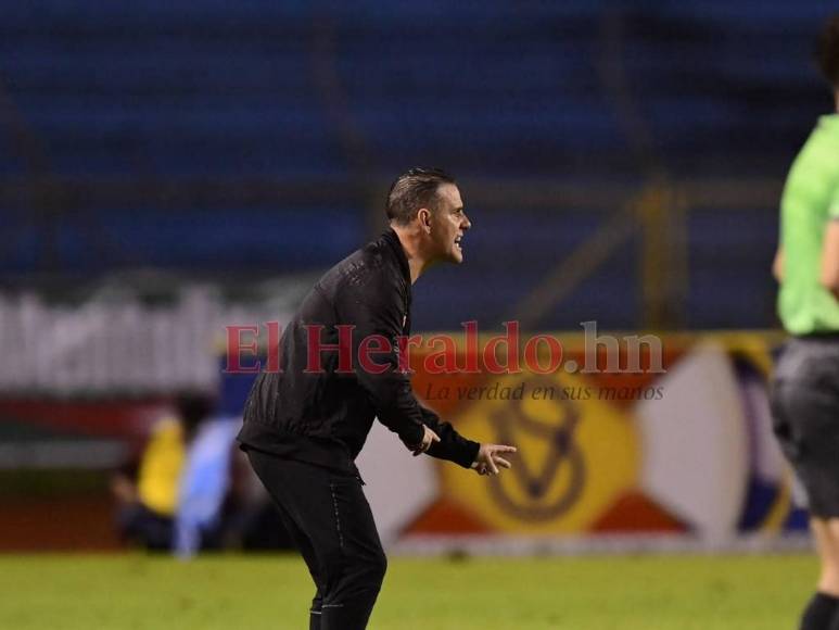 Pelea, técnico pierde el control y la H vuelve a ganar en el Olímpico: No se miró en TV en el Honduras-Canadá