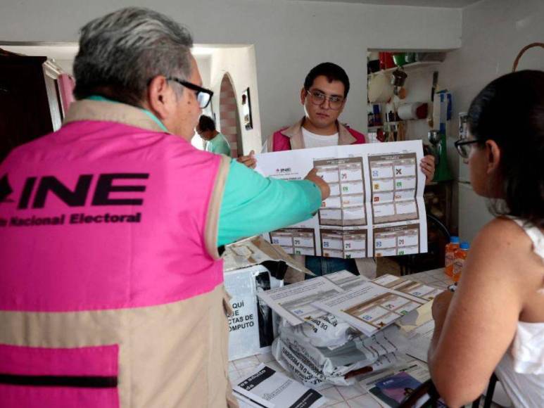 Entre muertes, atentados e intimidaciones se desarrolla día de elecciones en México
