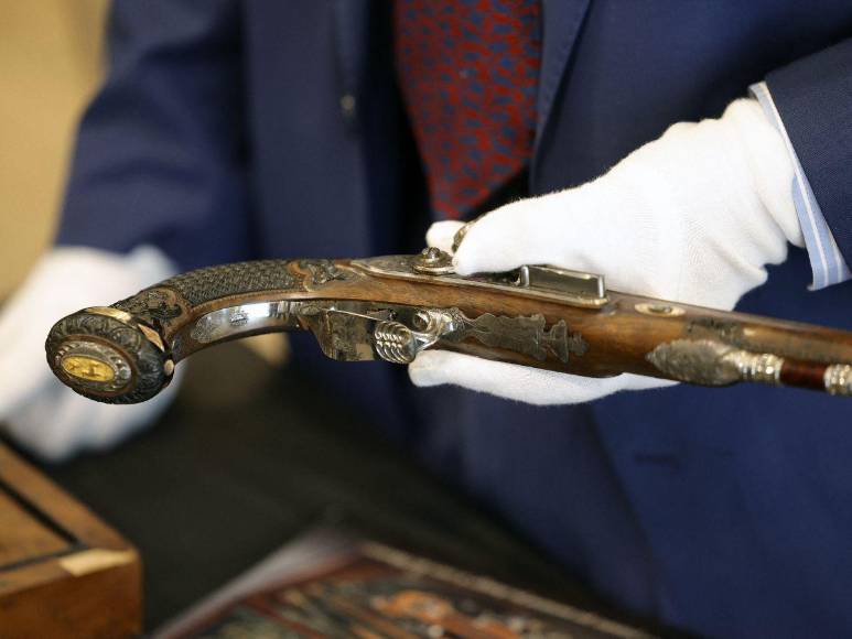 La restricción que tiene el comprador de las armas de Napoleón Bonaparte