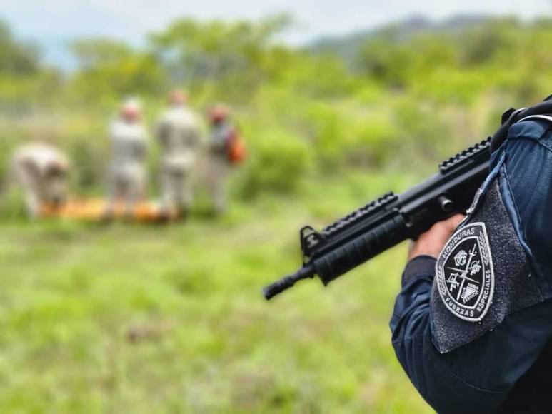 En helicóptero y tras ardua labor recuperan cuerpo de quinto joven asesinado en mudanza