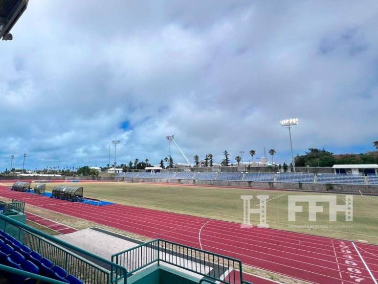 ¿Cómo luce la cancha? Así fue el entrenamiento de Honduras en Bermudas