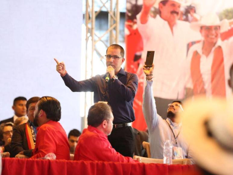 Invitados internacionales presentes en la conmemoración de 15 años del golpe de Estado