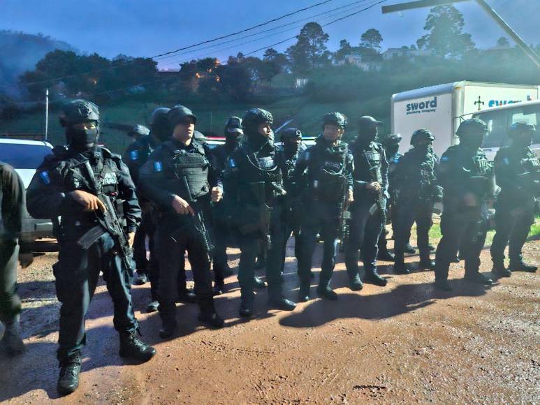 Cubiertos con ramas y semidesnudos: así hallaron a jóvenes desaparecidos en mudanza