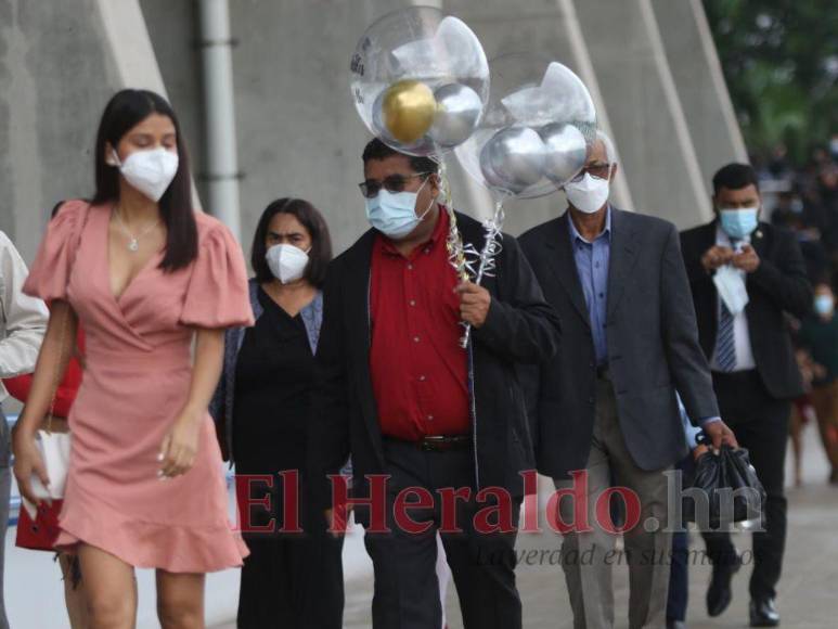 Con orgullo y emoción arrancó la segunda jornada de graduaciones de la UNAH