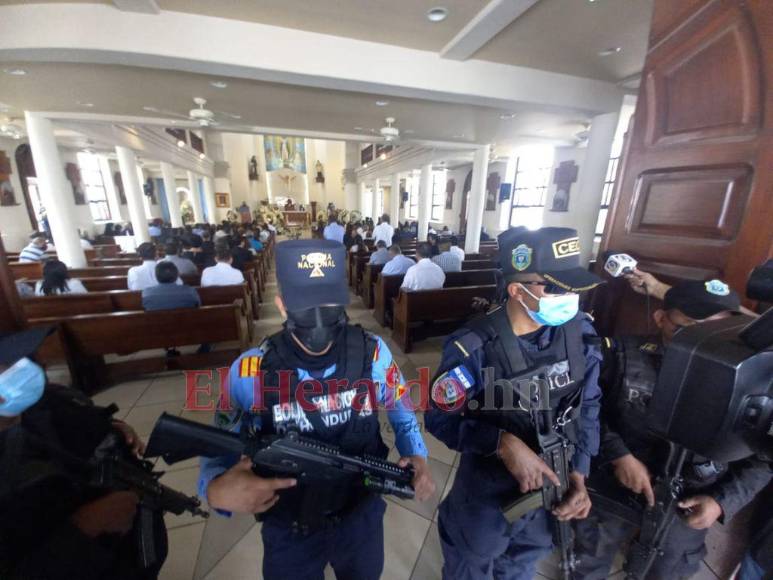 Tras misa, una caravana traslada cuerpo de Said Lobo a cementerio de El Chimbo (Fotos)