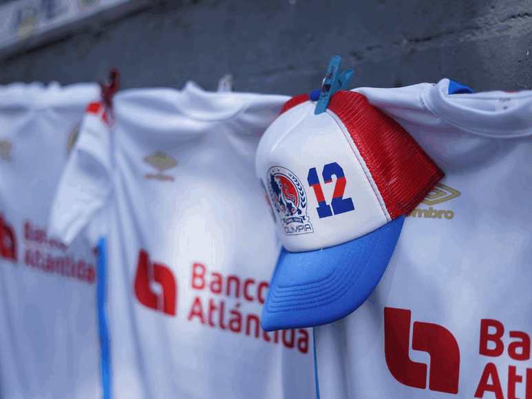 Ambientazo en La Ceiba previo a la final Olimpia-Motagua