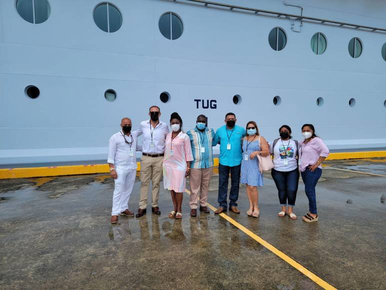 Así es el “Wonder of the Seas”, el crucero más grande del mundo que llegó a Roatán