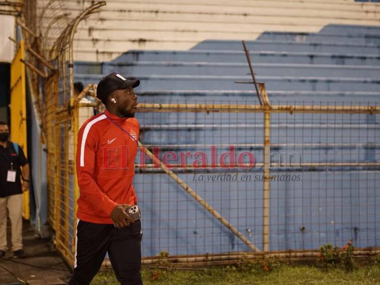 Alphonso Davies y las carnitas asadas enloquecen a la afición: así se vive el Honduras-Canadá