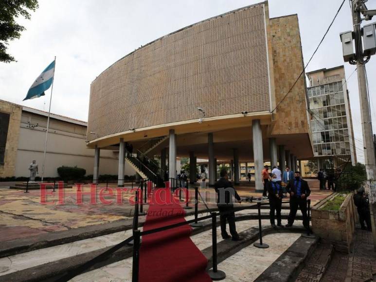 FOTOS: Con ausencia de bancadas presentaron “Informe de los 100 días” de gestión del Congreso Nacional