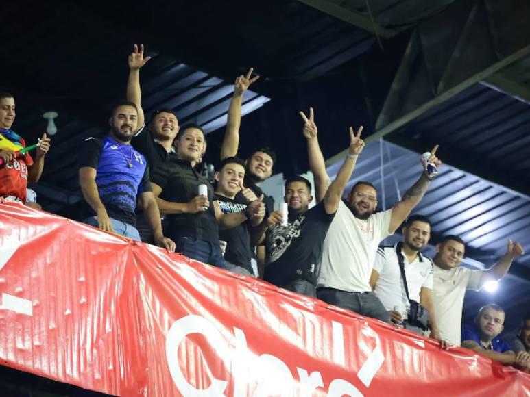 No se vio: Pelea de Menjívar con Jiménez, periodista robó miradas y Aguirre lleno de sangre