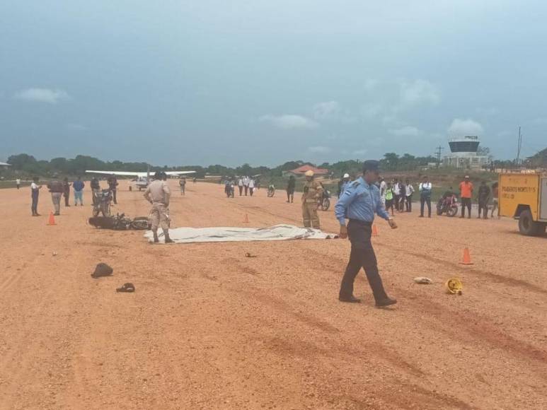 Horrendo accidente en Gracias a Dios: pareja en motocicleta fue arrollada por avioneta que se disponía a aterrizar