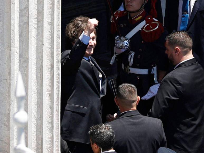 “Hoy comienza una nueva era”: Javier Milei asume como presidente de Argentina