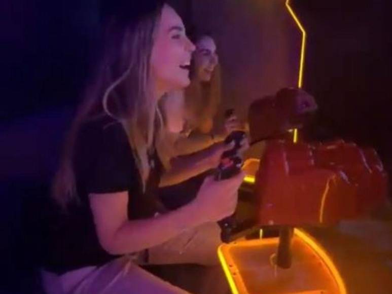 Disneyland, mariachis y soltera, así celebró Belinda su cumpleaños 33