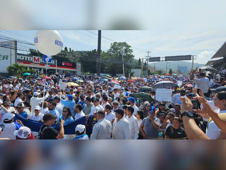 Entre denuncias de sabotaje y camisas blancas: masiva protesta del Bloque de Oposición Ciudadana