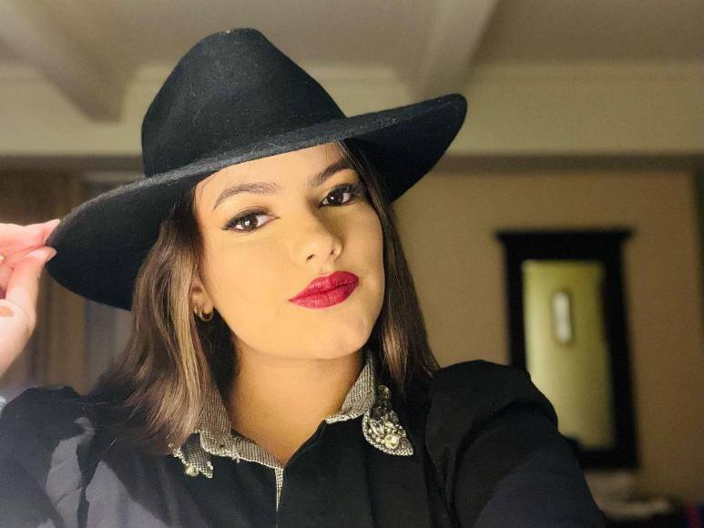 Andrea Rivas: La deslumbrante palillona del Instituto Cosme García de Danlí