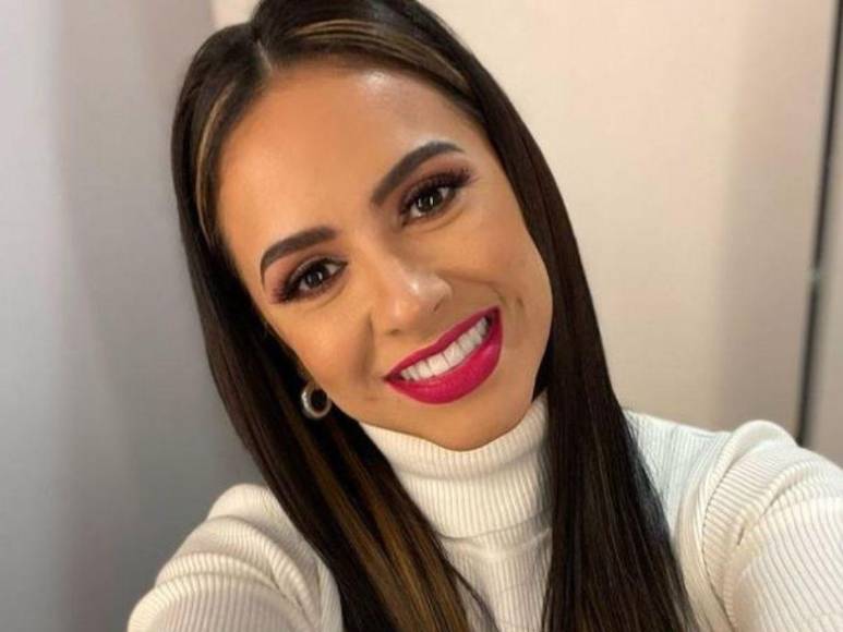 Ana Jurka disfruta cálidas vacaciones con su familia en Honduras