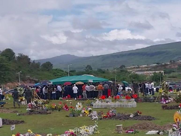 Sin poder verlo por última vez, familiares se despiden de Elvin Izaguirre