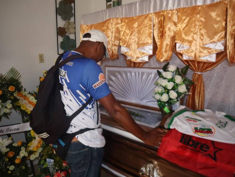 Familia, futbolistas y directivos despiden en velorio a la leyenda Hermelindo Cantarero