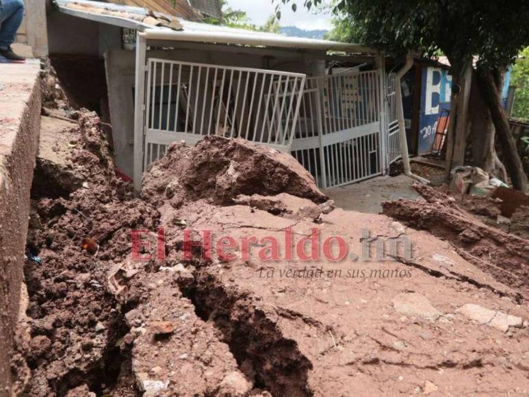 Familias evacuadas y al menos 10 viviendas afectadas: Los daños que provoca una falla geológica en la colonia Esperanza de Tegucigalpa